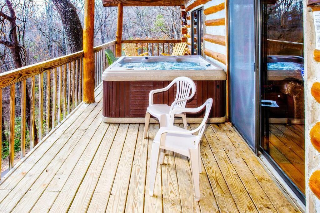 The Pine Knot Cabin Sevierville Exterior photo