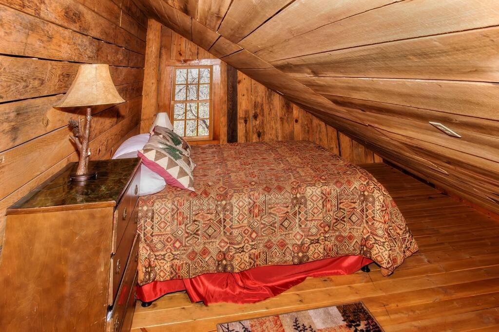The Pine Knot Cabin Sevierville Exterior photo