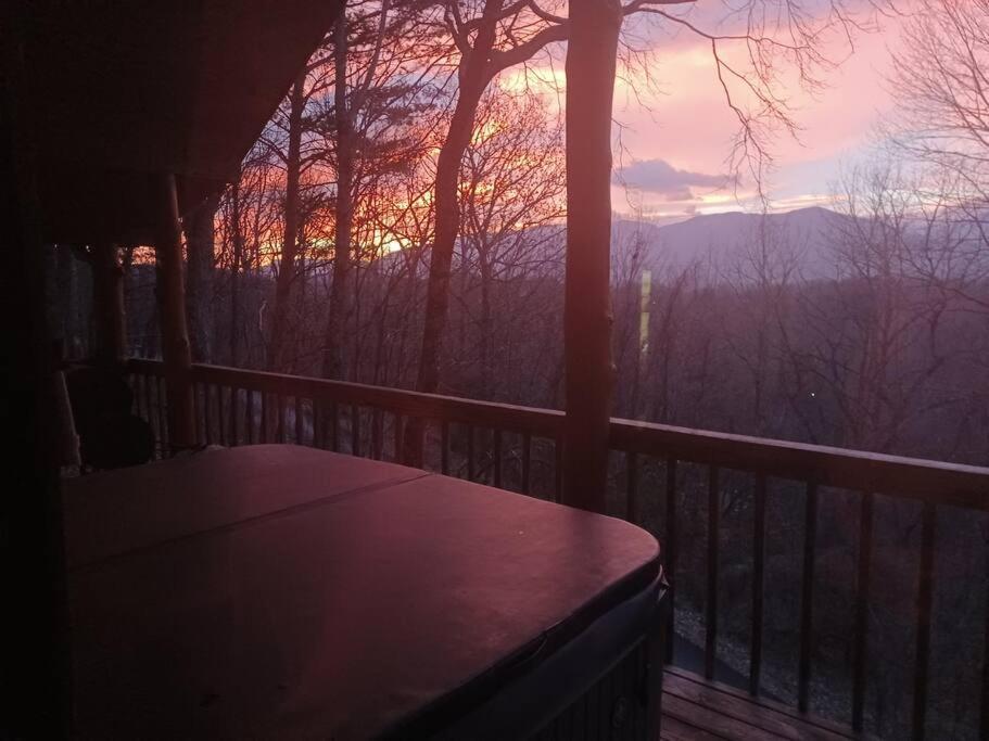 The Pine Knot Cabin Sevierville Exterior photo
