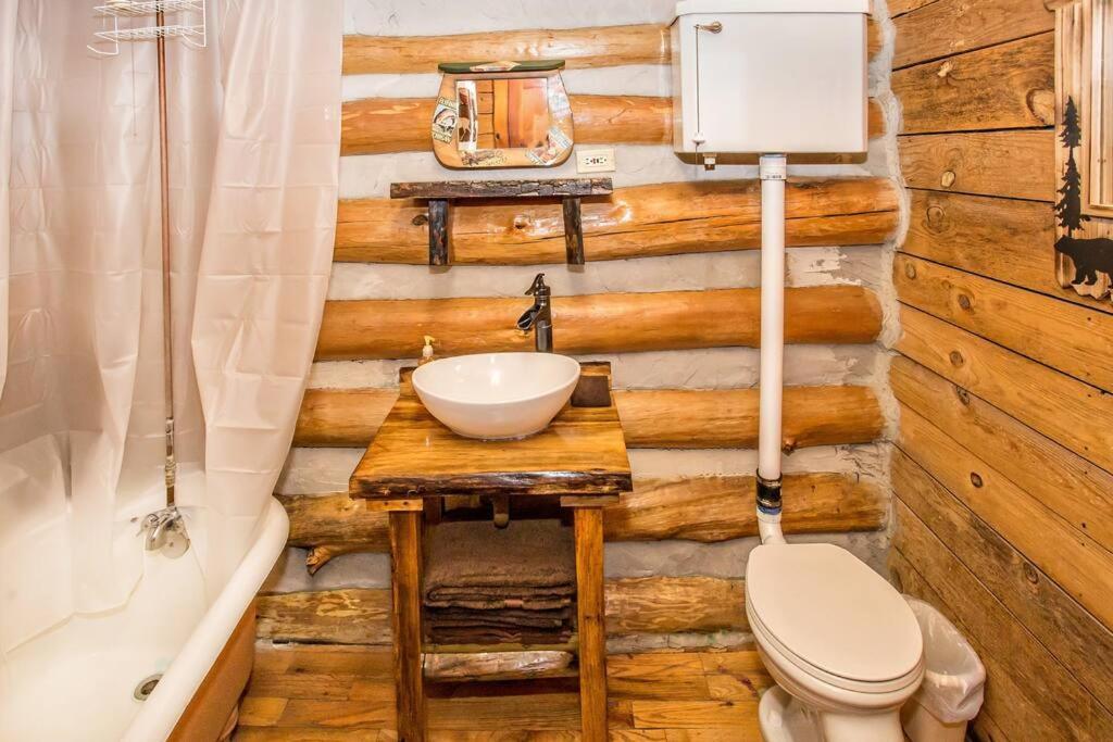 The Pine Knot Cabin Sevierville Exterior photo