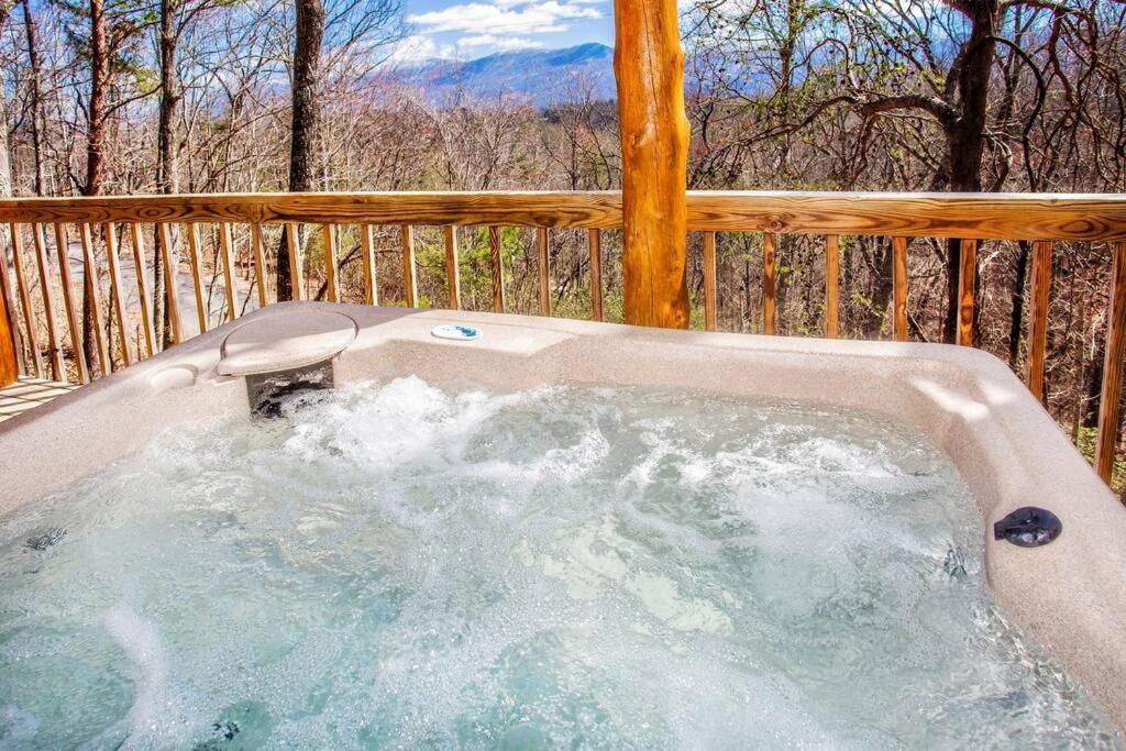 The Pine Knot Cabin Sevierville Exterior photo