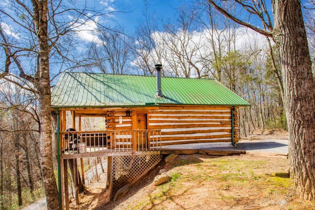 The Pine Knot Cabin Sevierville Exterior photo