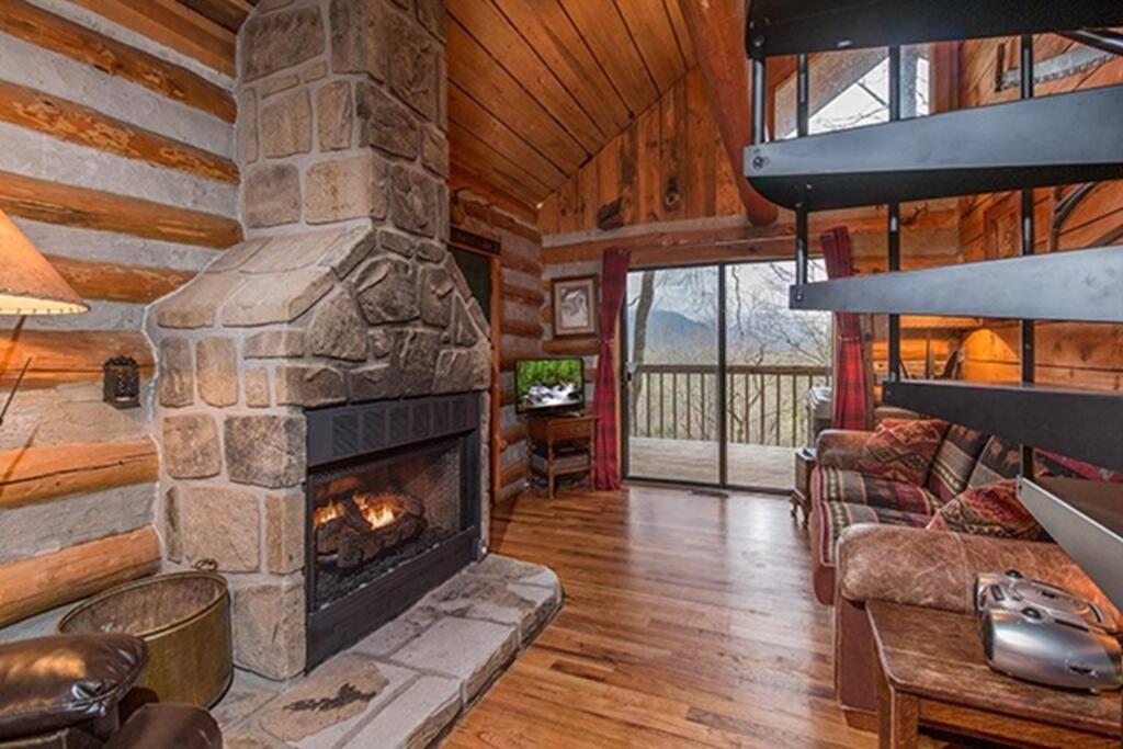 The Pine Knot Cabin Sevierville Exterior photo